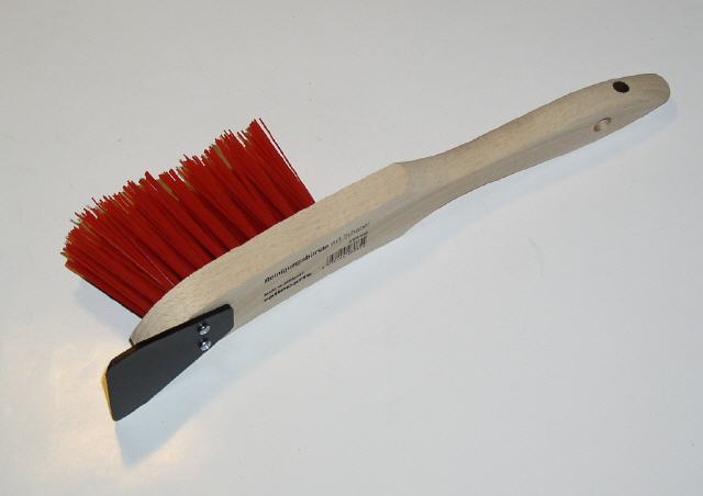 Reinigungsbürste mit Schaber